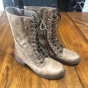Betsey Johnson Tan Distressed Leather LITZA Ruffle Combat Boots Size 6.5